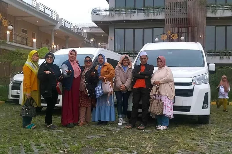 sewa mobil toyota hiace